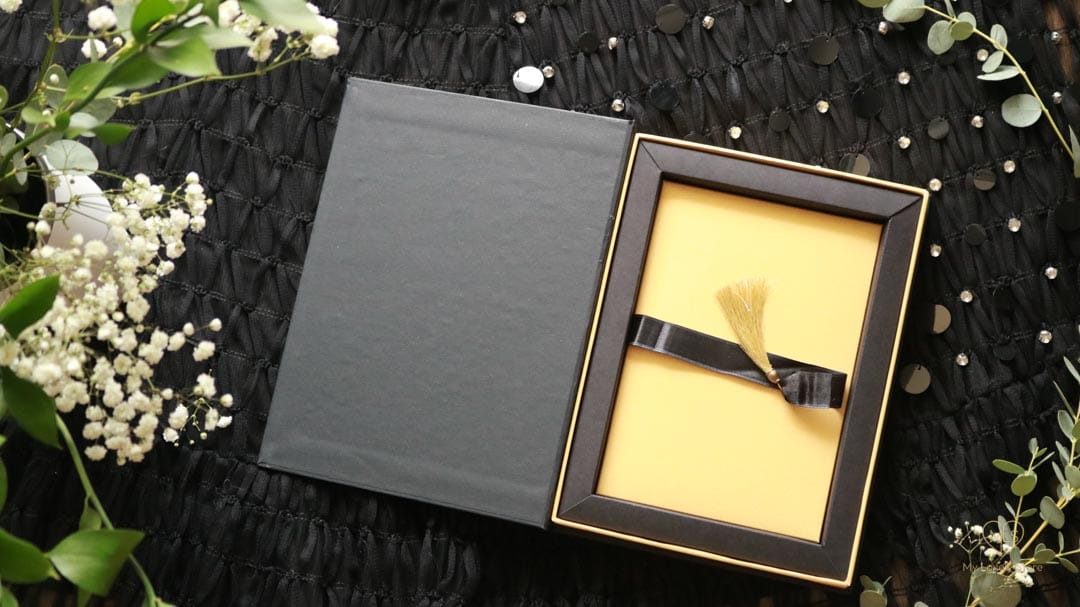 Bespoke Invitation Box Detail 071