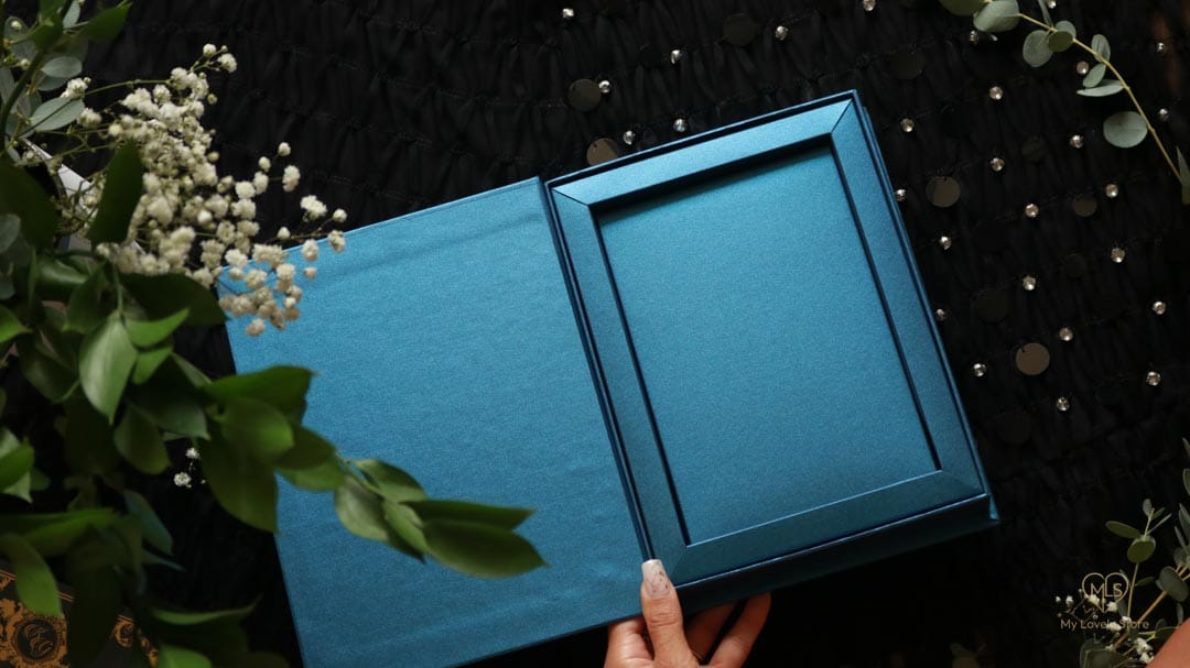 Bespoke Invitation Box Detail 076