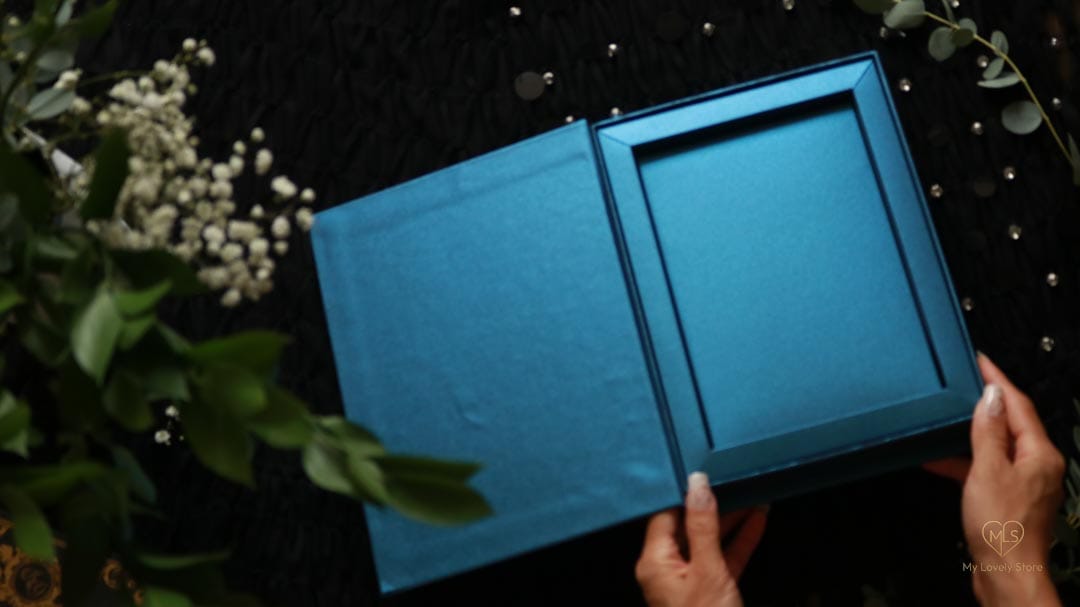 Bespoke Invitation Box Detail 077