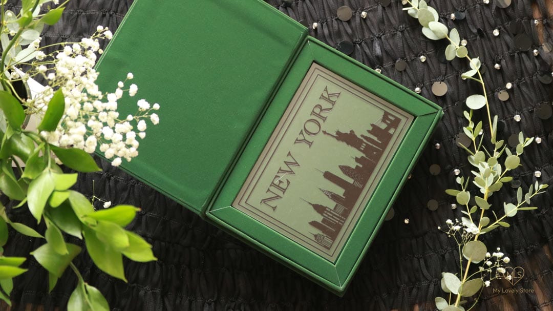 Bespoke Invitation Box Detail 085