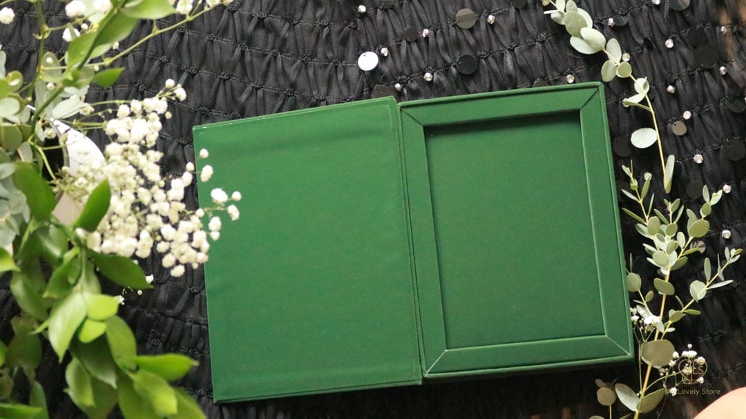 Bespoke Invitation Box Detail 091