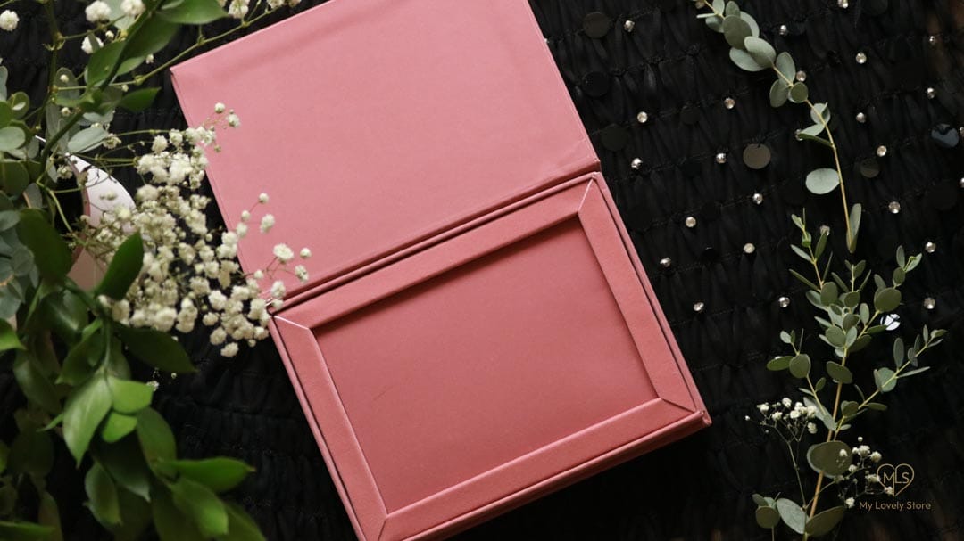 Bespoke Invitation Box Detail 093