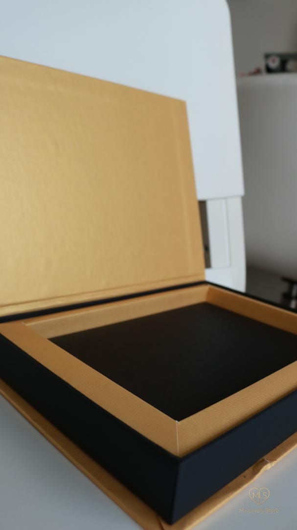 Bespoke Invitation Box Detail 132